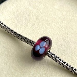 Authentic purple flower Trollbead